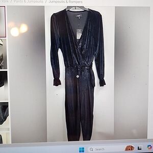 Georgeous OAT NEW YORK Boutique Brand. JUMPSUIT NWT Belted Long sleeves
